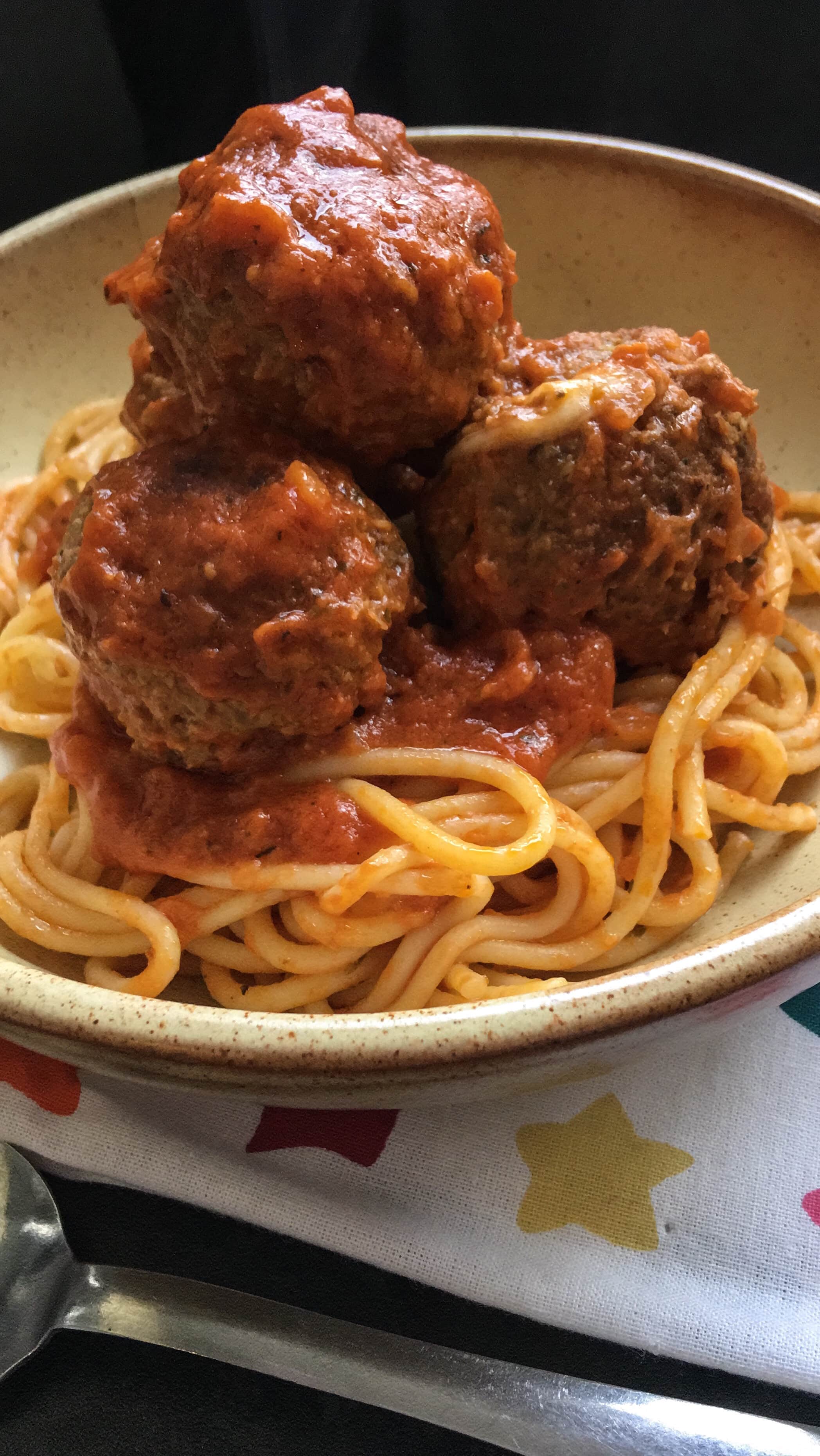 A bowl of Meatballs with tomato sauce and spaghetti