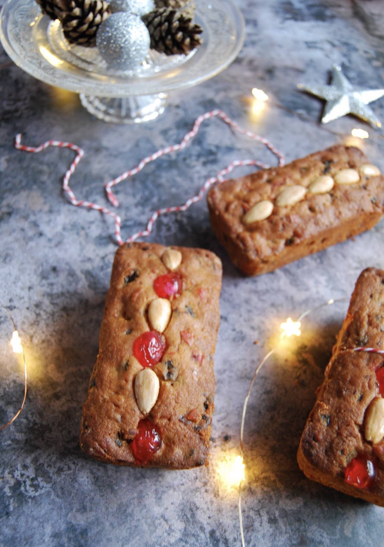 Mini mincemeat loaf cakes with twinkling fairy lights and Christmas decorations