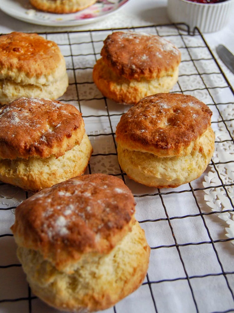 Freshly baked scones on a wire rack