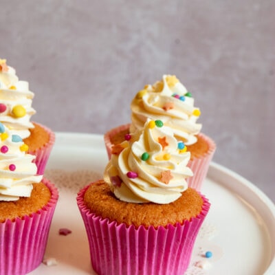 Easy Vanilla Cupcakes
