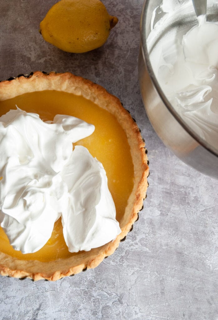 a round pastry case filled with lemon curd and topped with meringue.