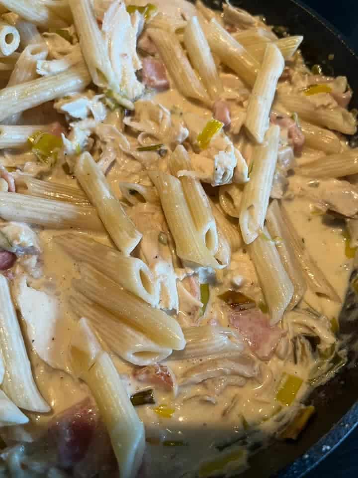 penne pasta with cooked chicken, bacon and leeks in a creamy sauce.