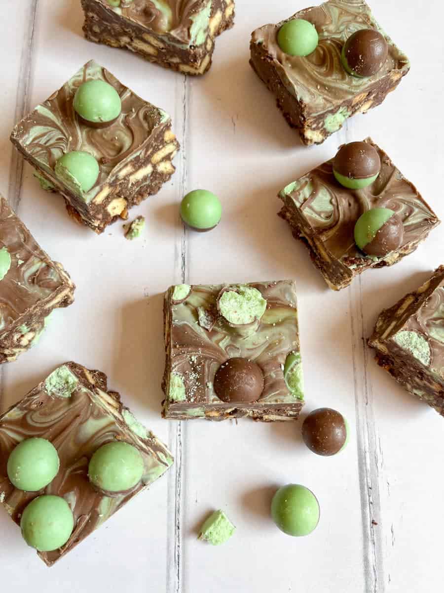 eight pieces of mint Aero traybake topped with melted chocolate.