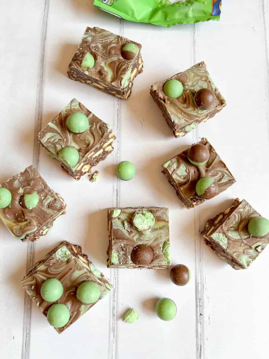 eight squares of mint traybake with chocolate and crushed biscuits topped with mint Aero bubbles.