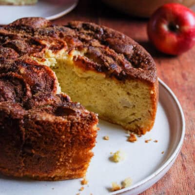 Easy Apple and Cinnamon Cake