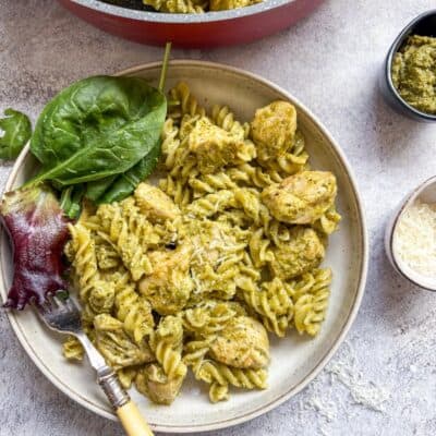 Chicken Pesto Pasta {super quick and easy recipe}
